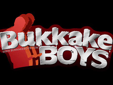 Молодой гей отсасывает члены и ебётся с парнями на буккаке оргии