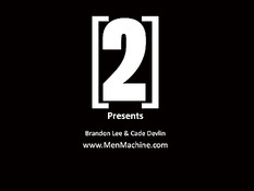 Двое спортивных голубых парней отсасывают и трахаются в ванной