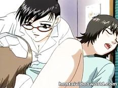 Горячая хентай докторша и медсестра занимаются сексом с парнем