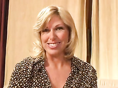 Зрелая американская блондинка отсасывает и трахается на кастинге