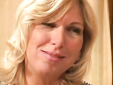 Зрелая американская блондинка отсасывает и трахается на кастинге