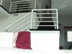 Белая женщина заставила мулатку уборщицу заняться лесби сексом