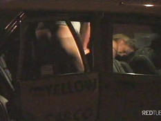 Блондинка из ретро порно сосёт и трахается с мужиком в его машине