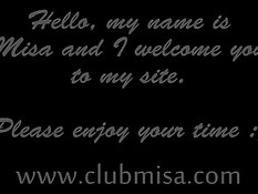 Чешская девушка с пирсингом пупка трахается с мужчиной в баре