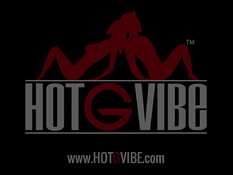 Девушка в чулках раздевается в туалете и мастурбирует свою киску