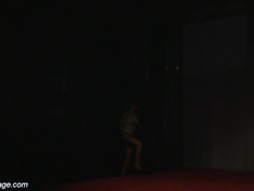 Девчонки во время представления под музыку занимаются сексом