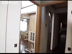 Японская любовница отсасывает член в позе 69 и садится на парня