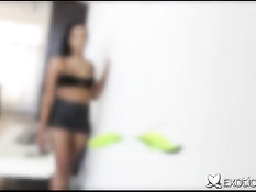 Сделал куннилингус мулатке Natalie Hawk и отъебал в бритую киску