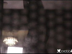 Худая мулаточка Ashley Pink принимает ванну и трахается с белым