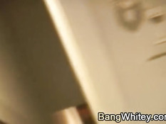 Грудастая мулатка в стрингах Tyra Foxx трахается с белым мужиком