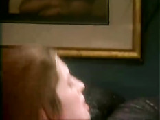 Похотливая шлюха Gwen Summers отсасывает и садится на мужика