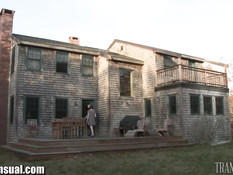 Рыжий транссексуал Chelsea Poe подрочил парню член на кровати