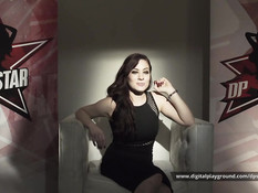 Сексуальная Jessica Ryan мастурбирует киску и рассказывает о себе