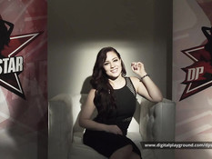 Сексуальная Jessica Ryan мастурбирует киску и рассказывает о себе