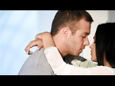 Грудастая брюнеточка Jasmine Caro ебётся в позе женщина сверху