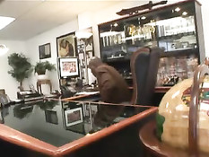 Грудастая секретарша в очках Karen Fisher ебётся с чёрным боссом