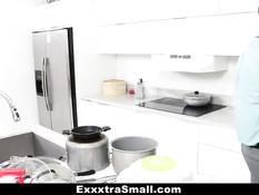 Грудастая загорелая девчонка Nicole Bexley ебётся с лысым парнем