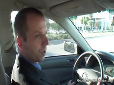 Опытная стюардесса в колготках ногами подрочила мужчине член