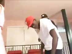 Горячая азиатская горничная удовлетворила двоих чёрных мужиков