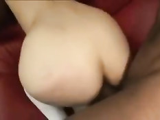 Горячая азиатская горничная удовлетворила двоих чёрных мужиков