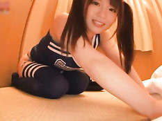 Японская девчонка с косичками показала большие сиси и отсосала