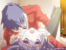 Парень сосёт соски хентай подружке и трахает девушку на кровати