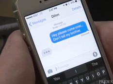 Молодой парень с татуировками в первый раз занимается гей сексом