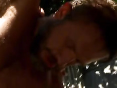 Два бородатых гея забежали в душ во дворе и начали там трахаться