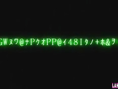 Грудастая хентай девка столкнулась с парнем и подрочила сиськами