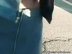 Парень отодрал в номере грудастую брюнетку с интимной стрижкой