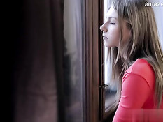 Соблазнительная русская девка Krystal Boyd трахается на диване