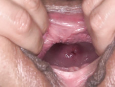 Лесбиянка Lara оттрахала большим фаллосом подружку Silvie Deluxe