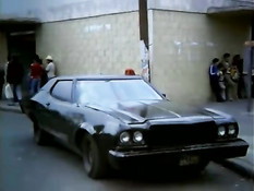 Мексиканская баба ебётся с мужиком в автомобиле в ретро порно