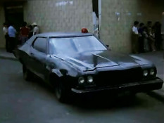 Мексиканская баба ебётся с мужиком в автомобиле в ретро порно