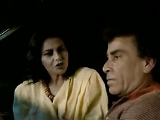 Мексиканская баба ебётся с мужиком в автомобиле в ретро порно