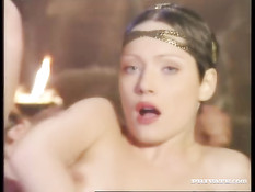 В камеру к римским гладиаторам привели двух распутных блудниц