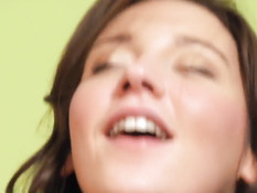 Пожилой мужчина оттрахал горячую молодую шатенку Julie Skyhigh