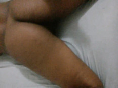 Аппетитная задница жены заставляет мужа трахаться в позе раком