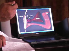 Бисексуальная дама хочет опробовать на себе игрушку для сквирта