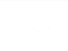 Рыжая хентай девушка с большой грудью трахает блондинку в лесу