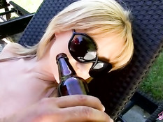 Подошёл к сисястой блондинке Angela Sommers и отъебал фаллосом