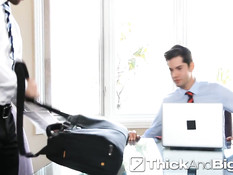 Деловой мужчина зашёл в гости к другу и занялся с ним гей сексом