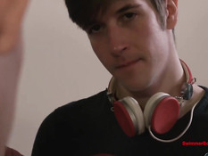 Голубые приятели дрочили члены просматривая порно и трахались