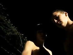 Гомосексуальный парень подошёл к молодому другу и подрочил хуй