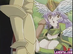 Рыцарь даёт аниме девчонке отсосать член и трахает раком в лесу