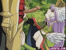 Рыцарь даёт аниме девчонке отсосать член и трахает раком в лесу