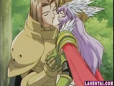 Рыцарь даёт аниме девчонке отсосать член и трахает раком в лесу