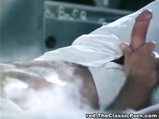 Усатый мужчина оттрахал рачком женщину в платье в ретро порно