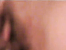 Девушка из Греции отсасывает и ебётся в любительском порно видео