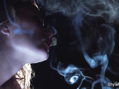 Сисястая блондиночка в чёрном платье Shyla Stylez курит сигарету